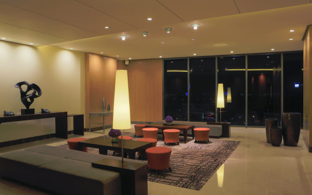 Holiday Inn & Suites Makati by IHG