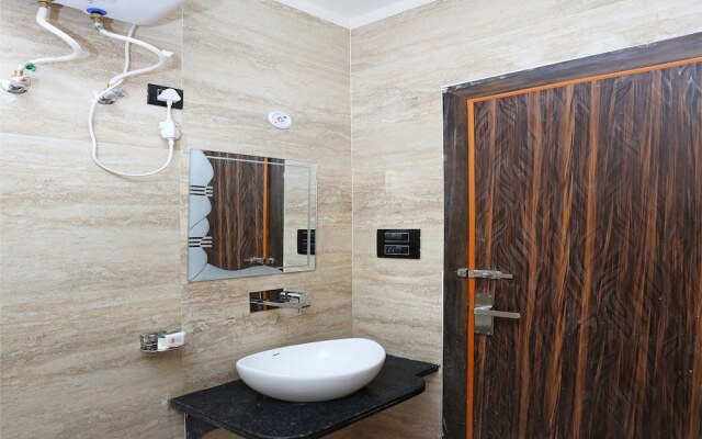 OYO 10656 Hotel Shravya Residency