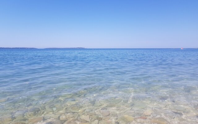 Lovely 2-bed House in Klarici Close to Pula