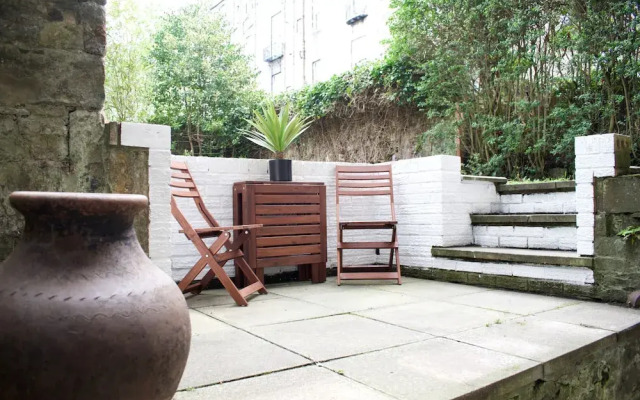 Central, Garden Flat, Sleeps 4, Perfect Location