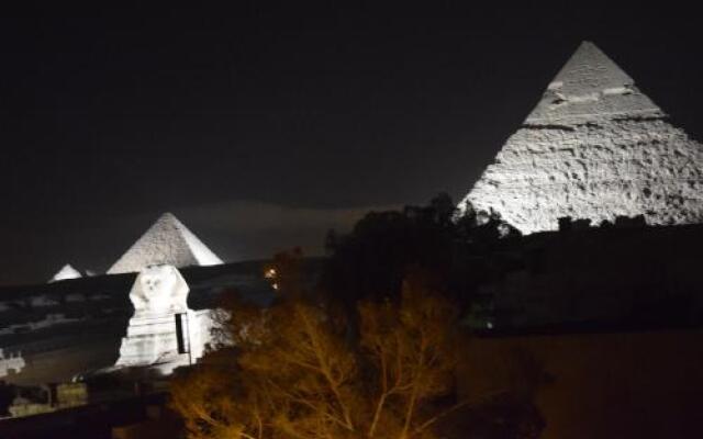 Pyramids Overlook Inn