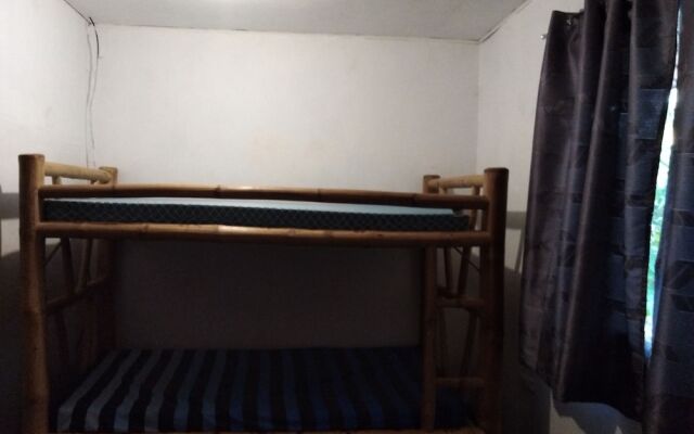 Deden's Pizzeria and Guesthouse - Moalboal Panagsama