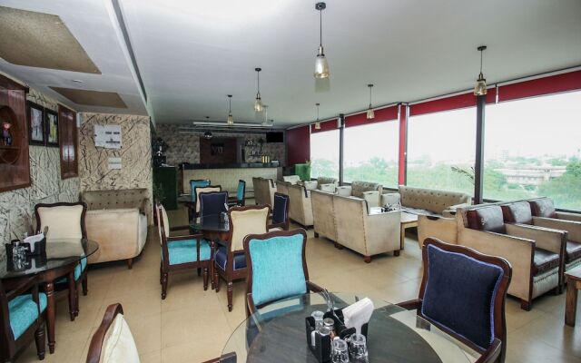 OYO 6894 Hotel White Lily