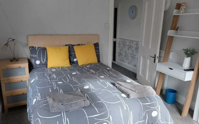 Home by the Sea Quirky Three Bedroom Family House