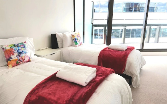 Wyndel Apartments Riverside on Collins