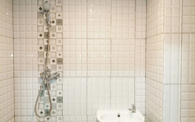 Homey And Comfortable Studio At De Prima Apartment