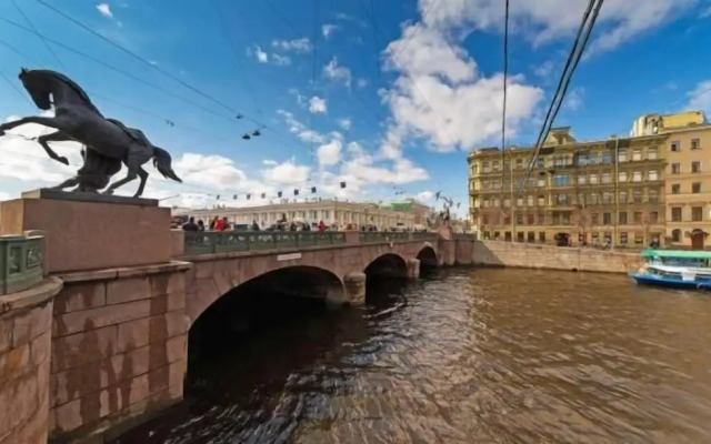 Anichkov Bridge Living Quarters