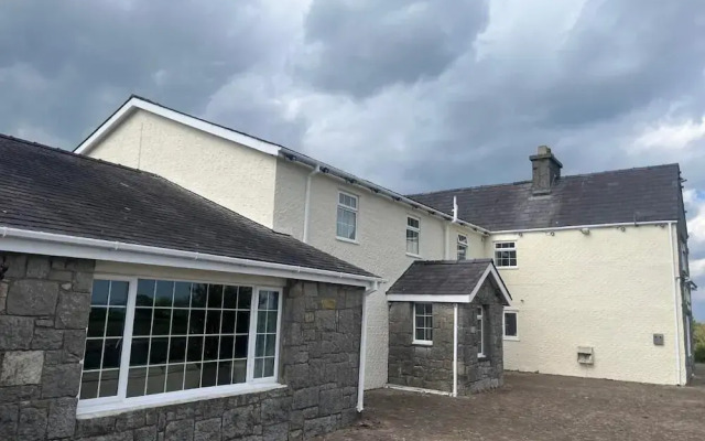 Ty Dderw Country Inn