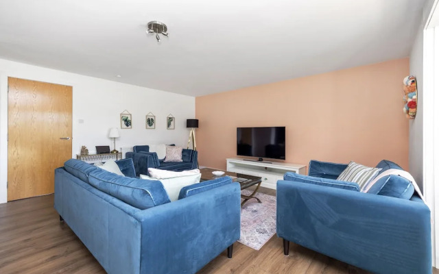 JOIVY Stunning 2-Bed Flat W/ Free Parking
