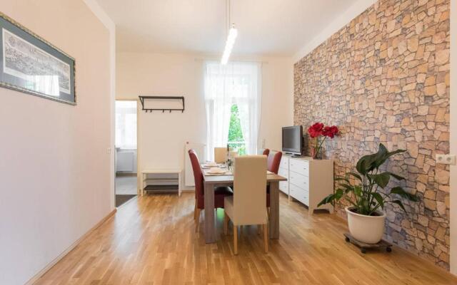 Spacious Vienna Central Station Residence