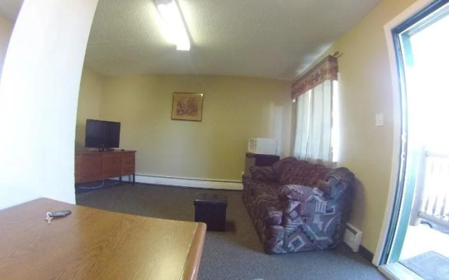 Outpost Motel & Kitchenette Suites