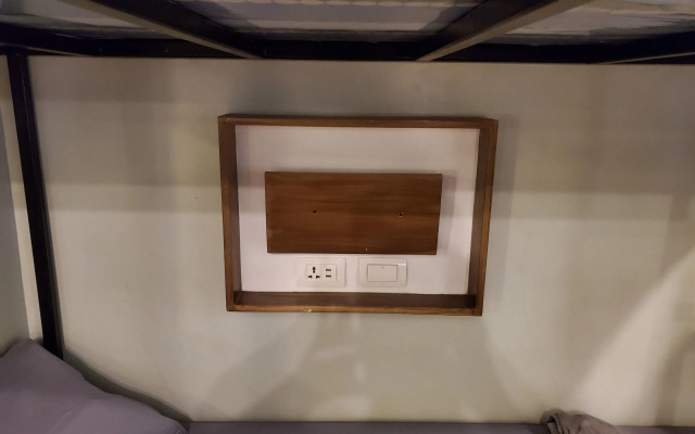 Outpost Hostel - Coron