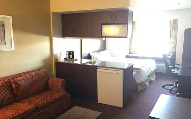 Bridgepointe Inn & Suites