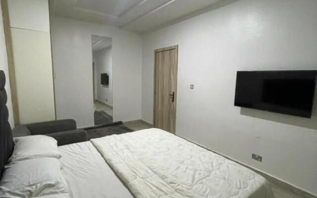 4 bedroom apartment available osapa