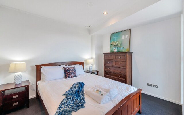 Spacious 2BR CBD Apartment Balcony