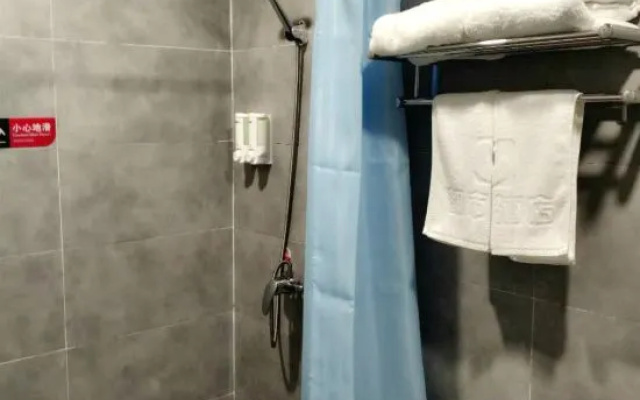 Urban 118 Chain Hotel (Linyi Yingbin Avenue Branch) – Bathroom – Linyi