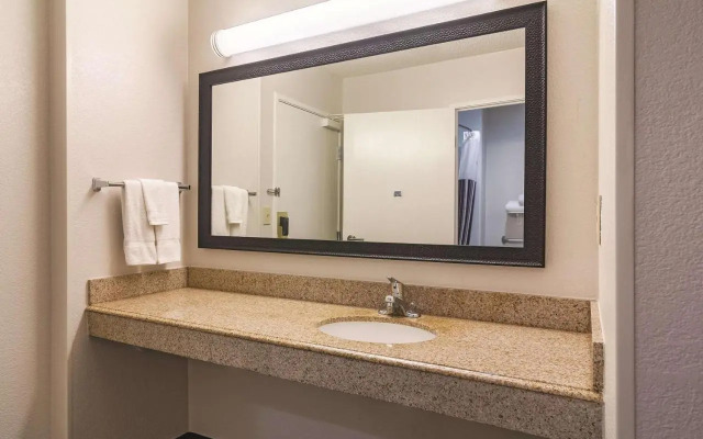 La Quinta Inn & Suites Brunswick #1040