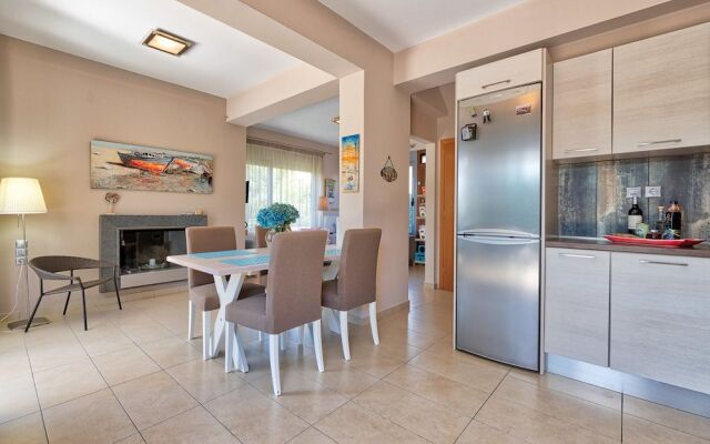 Elegant Maisonette Garden near Beach