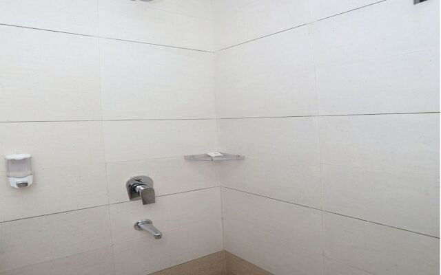Oyo 9972 Hotel Kingfisher