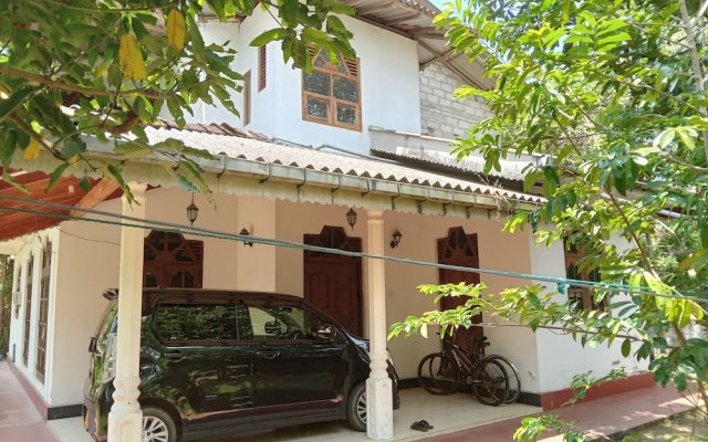 Charming 3-bed Apartment in Weligama