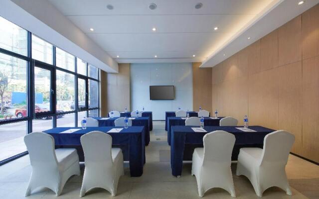 Holiday Inn Express Zhangjiagang East