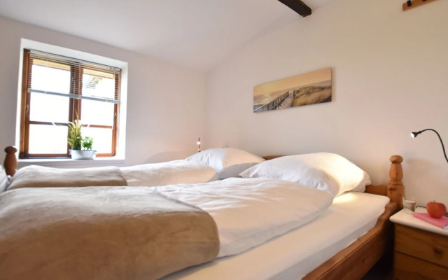 Spacious Apartment in Stove with Waterfront