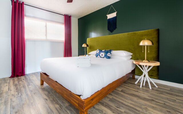 WanderJaunt - West Campus Apartments