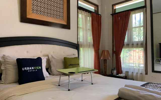 OYO 261 Sasono Putro Guest House