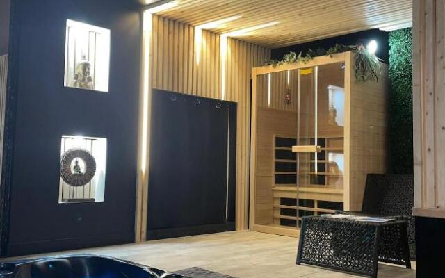 La suite Grenoble spa jacuzzi et sauna privatif