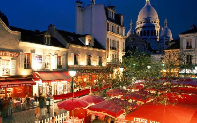 Large & Bright Apartment, Central Paris, Montmartre-Opéra, Picturesque Rue des Martyrs