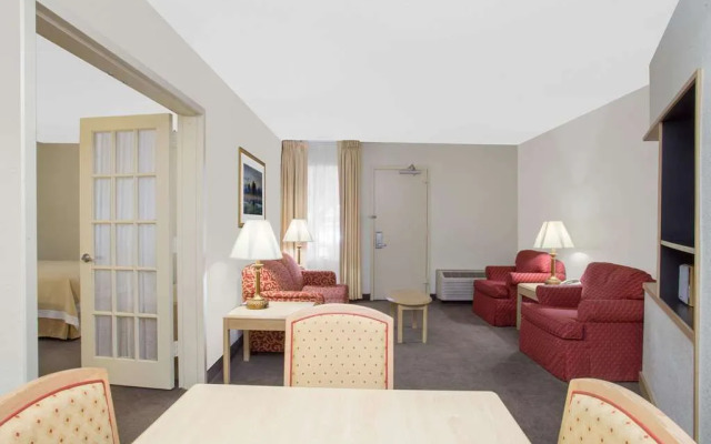 Days Inn by Wyndham Hilton Head