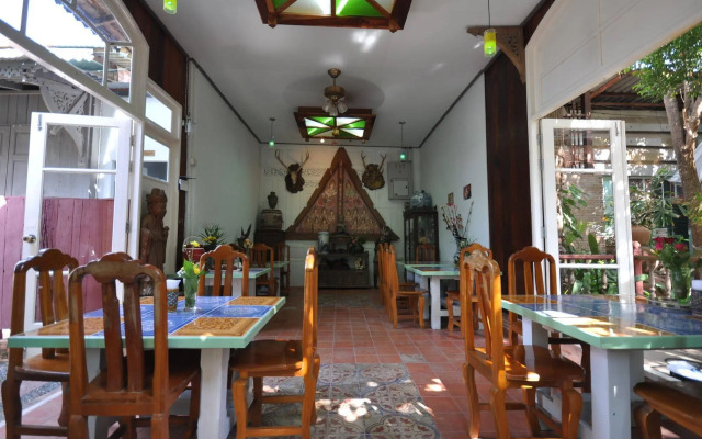 Ayutthaya Bouchic Hostel