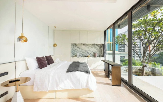 Modern Luxury Poolhaus With Lift