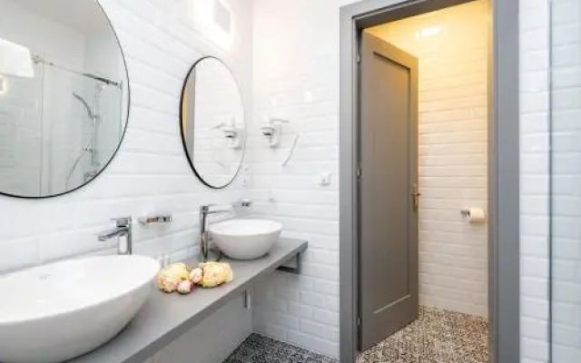 EMPIRENT Garden Suites Residence