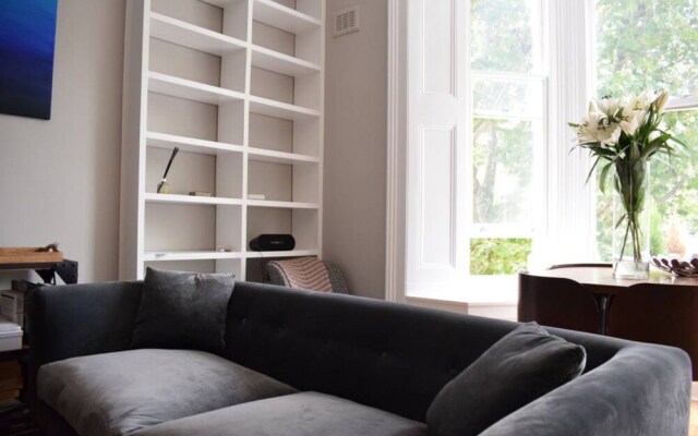 Modern 1 Bedroom Flat in Maida Vale