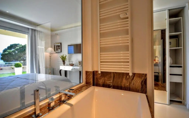 Deluxe apartment Villefranche Sea view front Terrace 230m2 with Jacuzzi