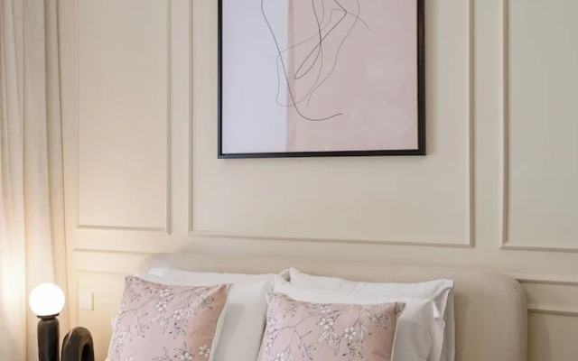 Pink Panther Soft Glam 1BR in Surf 2