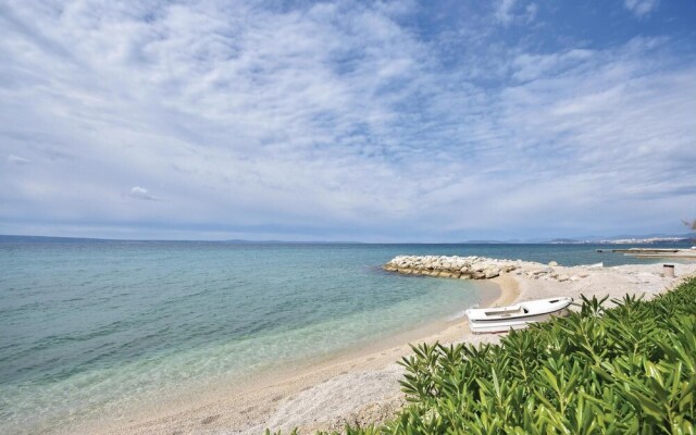 Amazing Home in Podstrana With Wifi and 2 Bedrooms