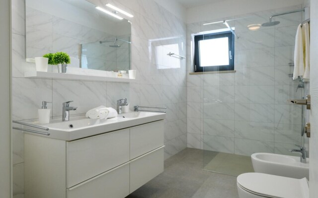 Stunning Home in Prodol With Outdoor Swimming Pool, Wifi and 4 Bedrooms
