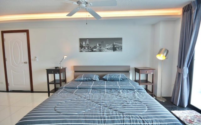One-bedroom Sea-view Condo, 17th Floor Angket, Jomtien