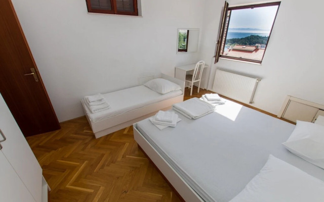 Prgo - Spacious With View & Parking - A3 3. kat