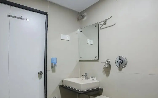 OYO 3335 Hotel Vraj Inn