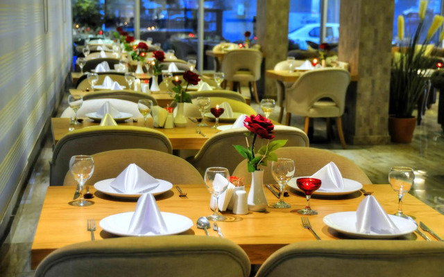 Golden Deluxe Hotel