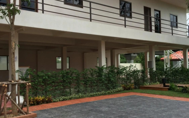 RedDoorz Sripiamsuk Resort Bangkok