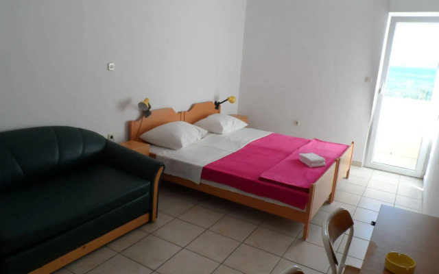 Rooms and apartments Galeb