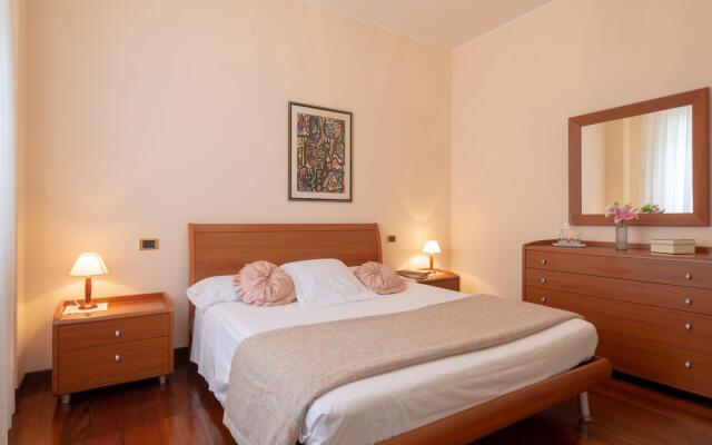 Splendid Villa in Macerata With Pool & Views