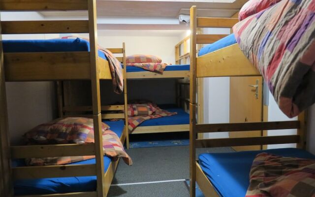 SnowBunnys BackPackers Hostel