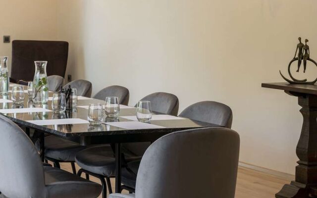 Sunolus Vineyard House