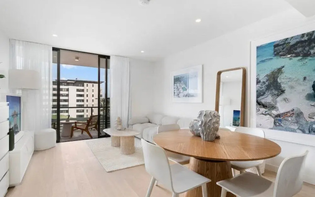 Luxury Palm Beach 1 BDR in The Village
