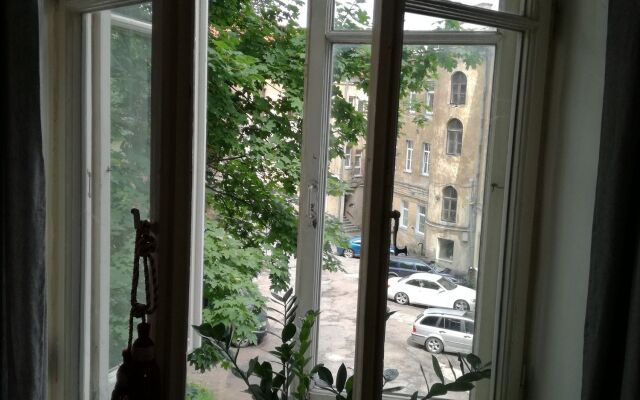 25 Hours Hostel
